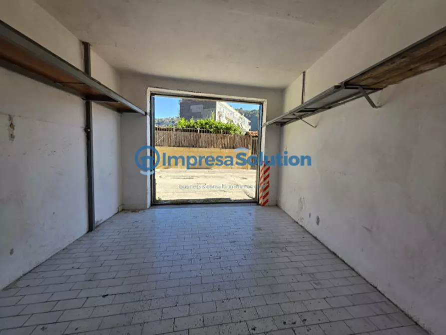 Immagine 8 di Garage in vendita  in Via Vicinale Campanile a Napoli