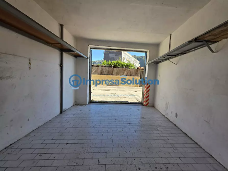Immagine 9 di Garage in vendita  in Via Vicinale Campanile a Napoli