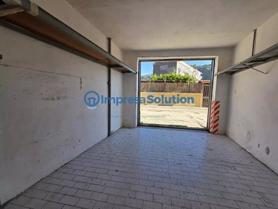 Immagine 10 di Garage in vendita  in Via Vicinale Campanile a Napoli