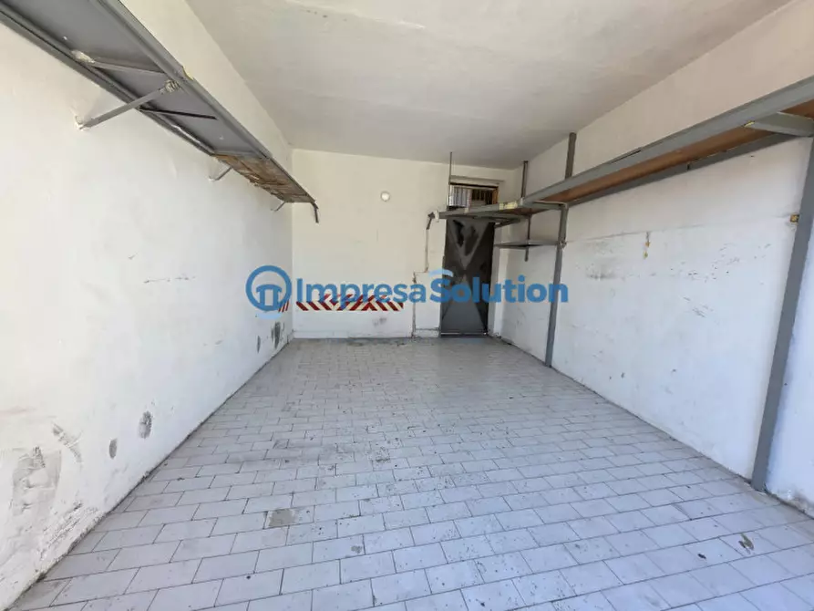 Immagine 14 di Garage in vendita  in Via Vicinale Campanile a Napoli