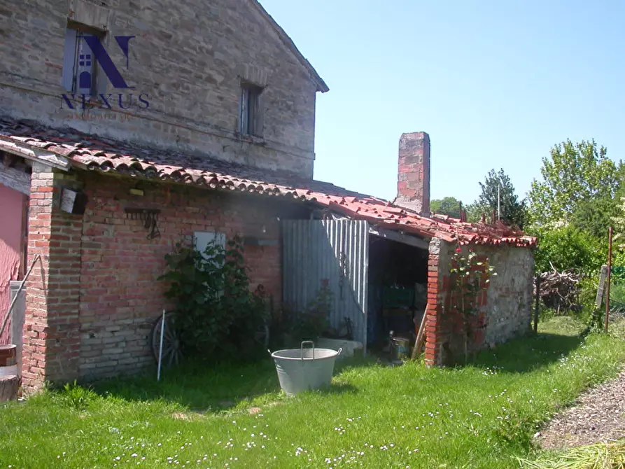 Immagine 9 di Rustico / casale in vendita  a Fano