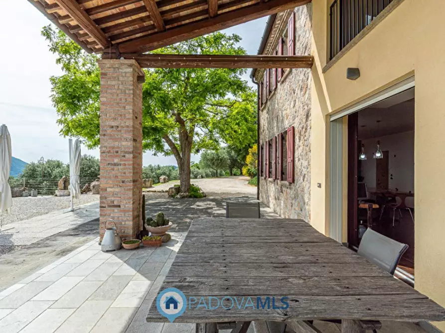Immagine 1 di Villa in vendita  in Via Fontanelle a Arqua' Petrarca