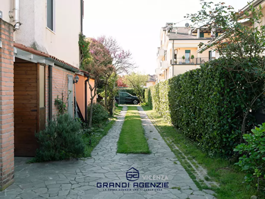 Immagine 42 di Villetta a schiera in vendita  in Via Almerigo Girotto, 33 a Vicenza