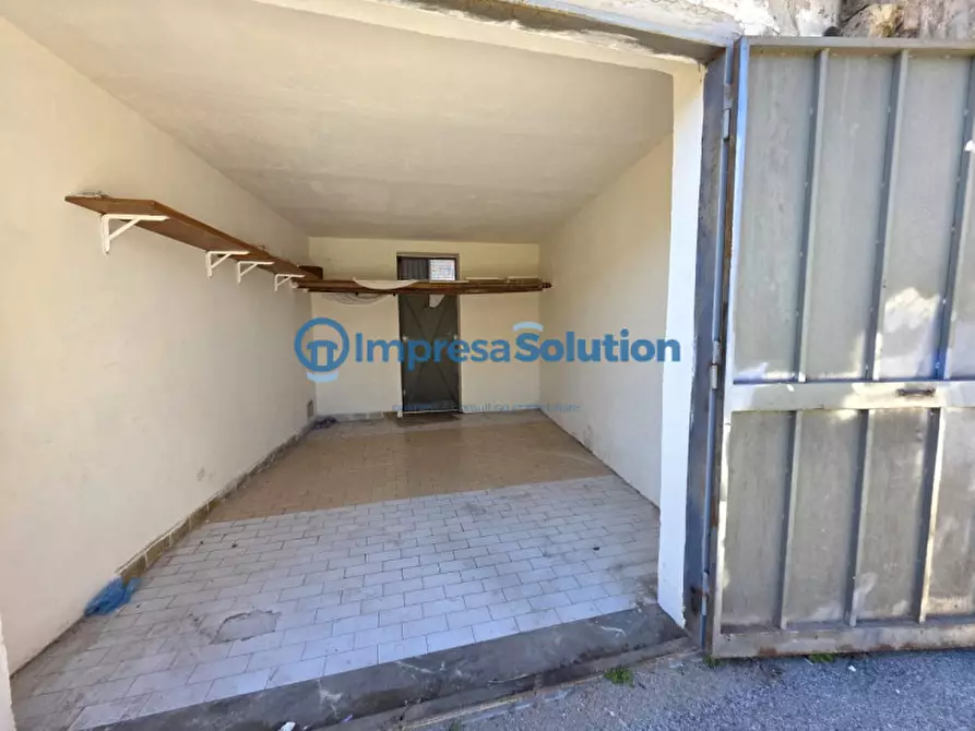 Immagine 4 di Garage in vendita  in Via Vicinale Campanile a Napoli