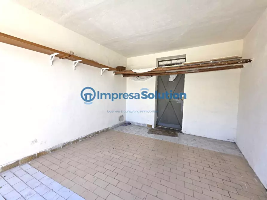 Immagine 9 di Garage in vendita  in Via Vicinale Campanile a Napoli