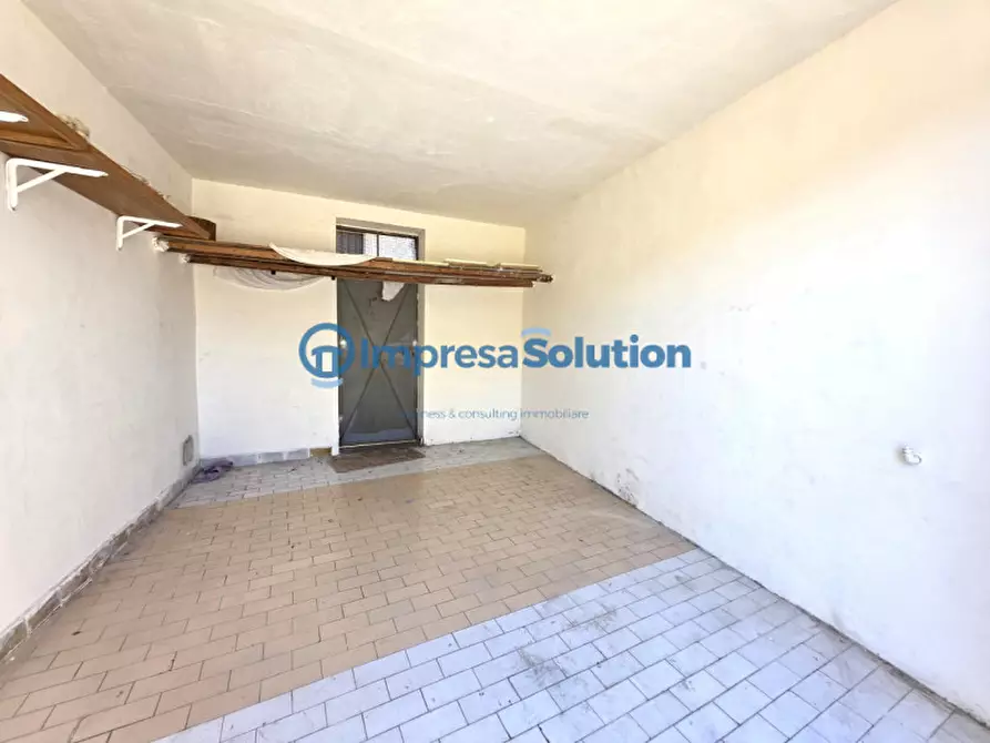 Immagine 10 di Garage in vendita  in Via Vicinale Campanile a Napoli