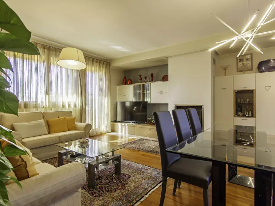 Immagine 21 di Villa in vendita  a Mirano