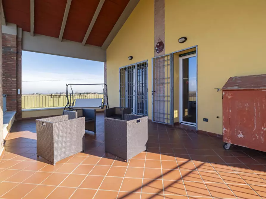 Immagine 1 di Villa in vendita  in Via Tortorelli a Budrio