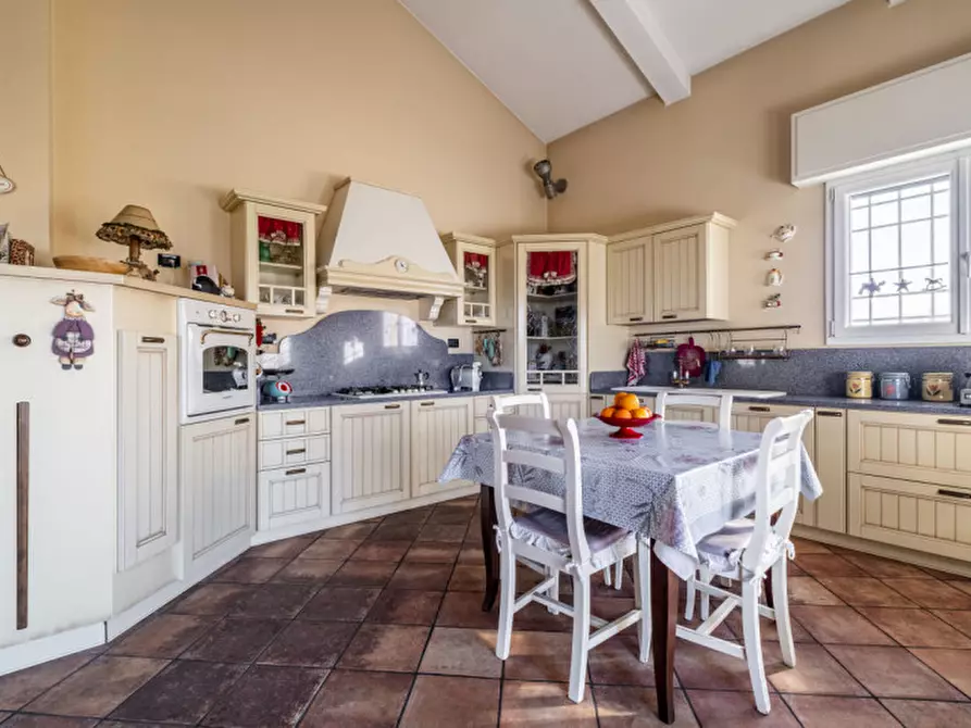 Immagine 3 di Villa in vendita  in Via Tortorelli a Budrio