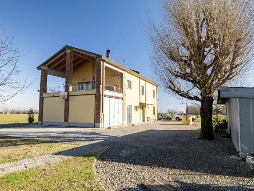 Immagine 41 di Villa in vendita  in Via Tortorelli a Budrio