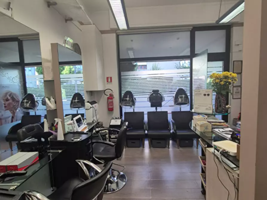 Immagine 5 di Attività commerciale in vendita  in Via Fratelli Stuparich a Vicenza