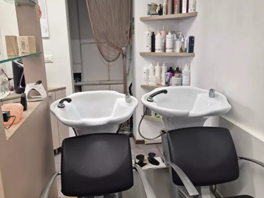 Immagine 7 di Attività commerciale in vendita  in Via Fratelli Stuparich a Vicenza