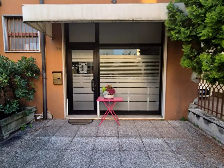 Immagine 12 di Attività commerciale in vendita  in Via Fratelli Stuparich a Vicenza