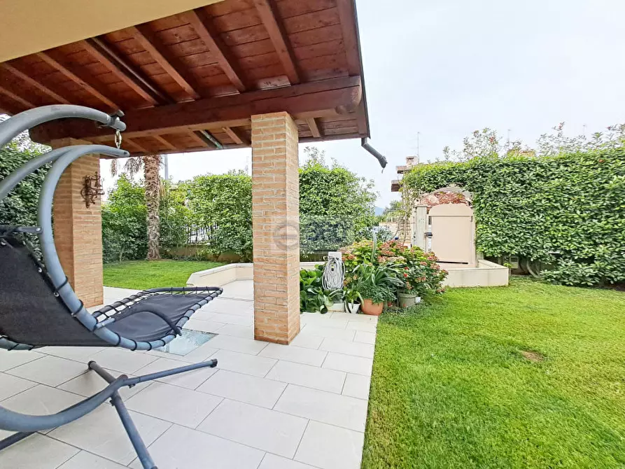 Immagine 3 di Villetta a schiera in vendita  in Via San Carlo Borromeo a Erbusco