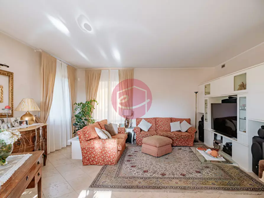 Immagine 5 di Villa in vendita  a Savignano Sul Rubicone