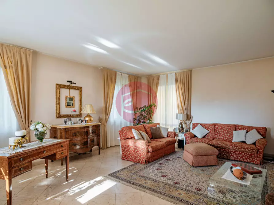 Immagine 6 di Villa in vendita  a Savignano Sul Rubicone