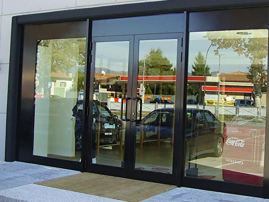 Immagine 1 di Negozio in affitto  a Conselve