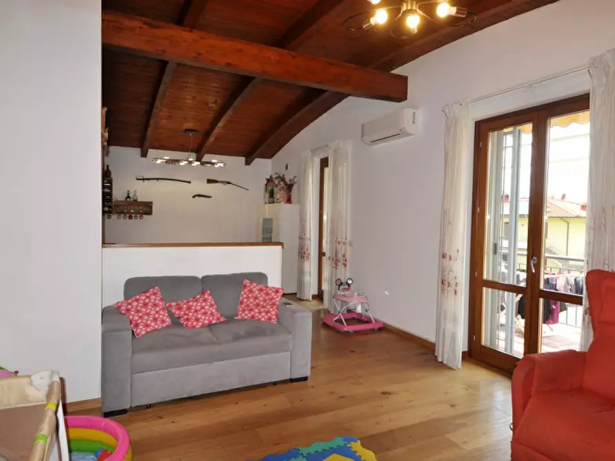 Immagine 2 di Appartamento in vendita  in Via Antonio Vivaldi a Loro Ciuffenna