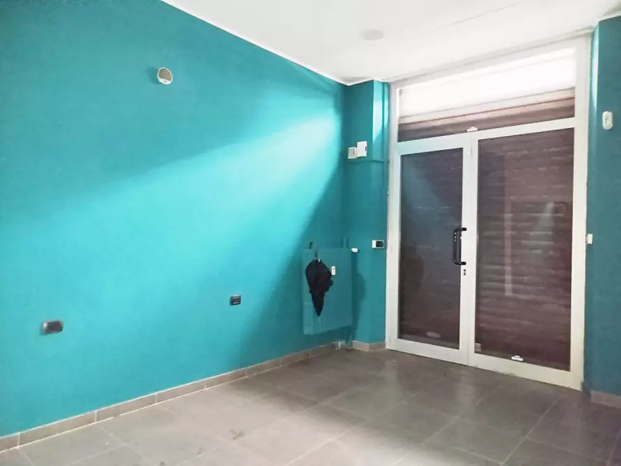 Immagine 3 di Negozio in affitto  in Via Michele Lessona 91/A a Torino