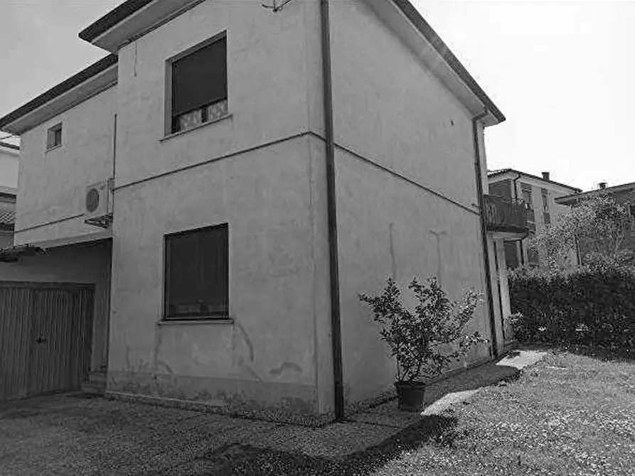 Immagine 5 di Casa bifamiliare in vendita  in Via Ricamificio 11 a San Giovanni Lupatoto