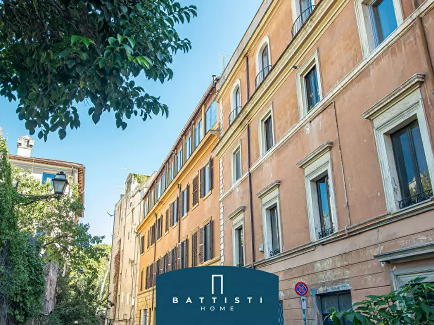 Immagine 1 di Appartamento in vendita  in Via degli Orti d'Alibert a Roma