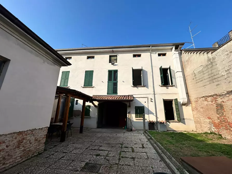 Immagine 1 di Casa indipendente in vendita  in Via Vittorio Emanuele Secondo a Gualtieri