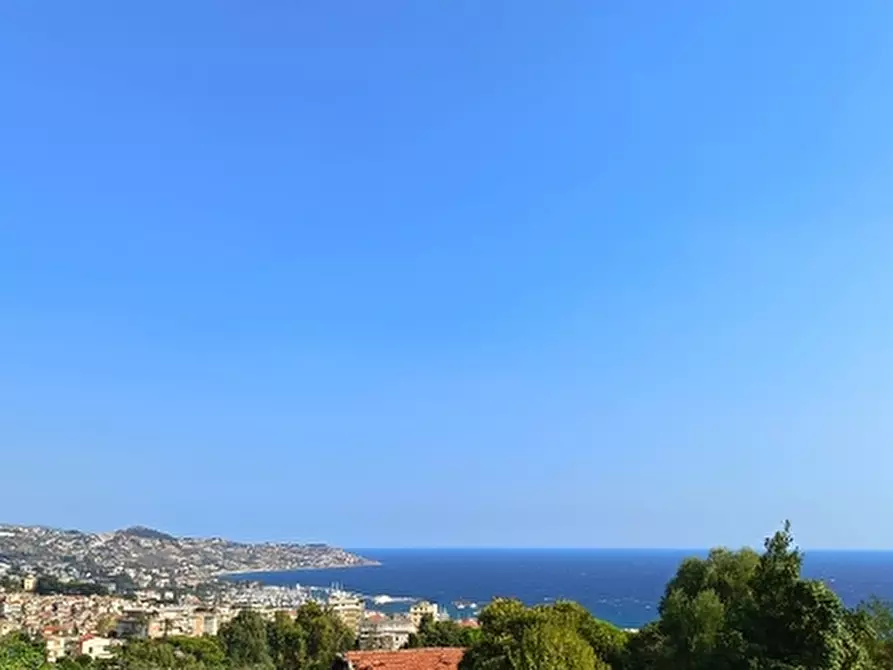 Immagine 1 di Villa in vendita  in VIA D'ANNUNZIO 60 a San Remo