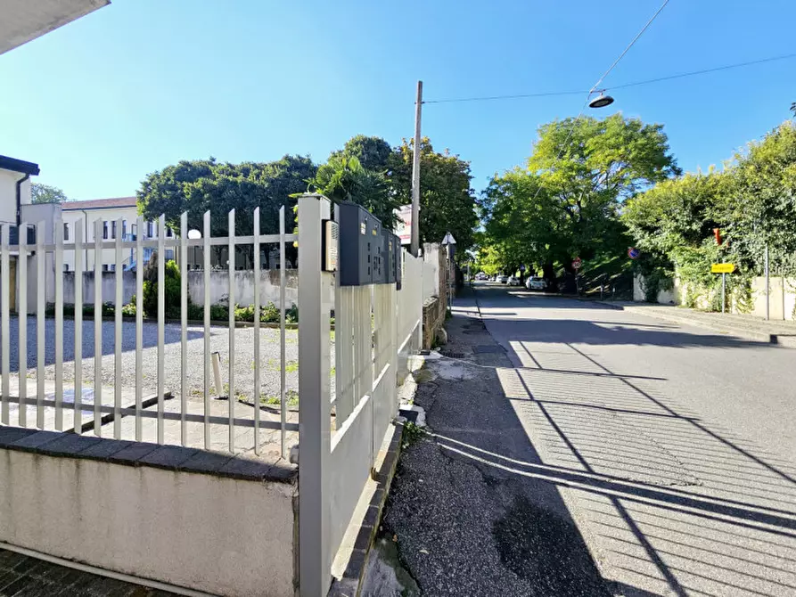 Immagine 4 di Garage in vendita  in viale fiume a Este