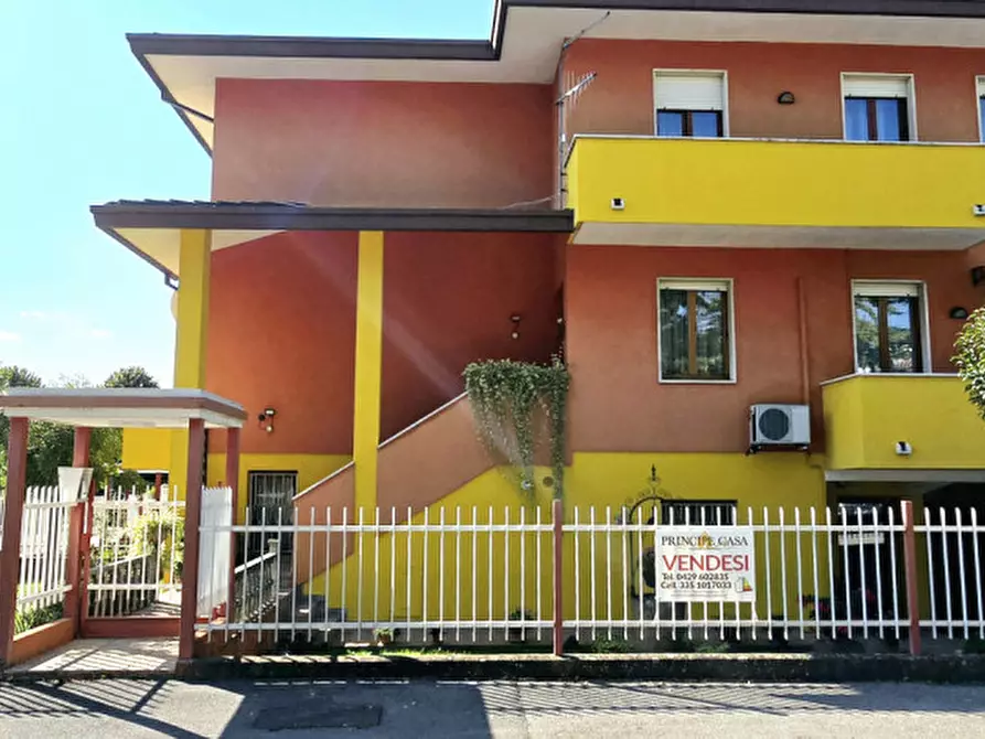 Immagine 1 di Casa bifamiliare in vendita  in via Don Luigi Rizzo a Este