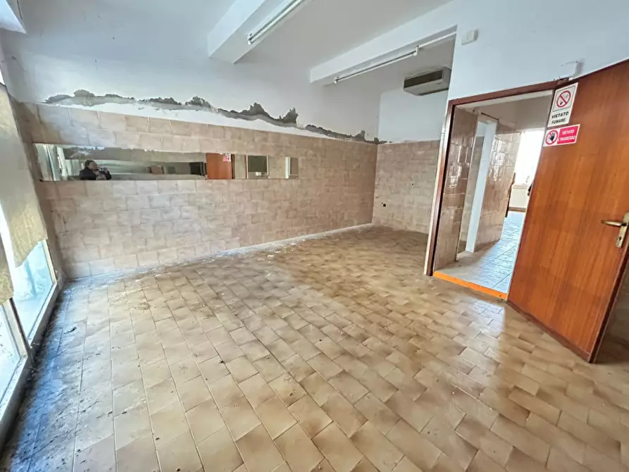 Immagine 4 di Negozio in vendita  in Via Vittorio Emanuele Secondo a Gualtieri