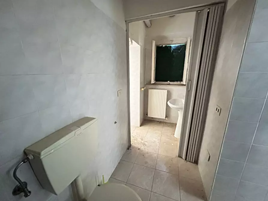 Immagine 9 di Negozio in vendita  in Via Vittorio Emanuele Secondo a Gualtieri