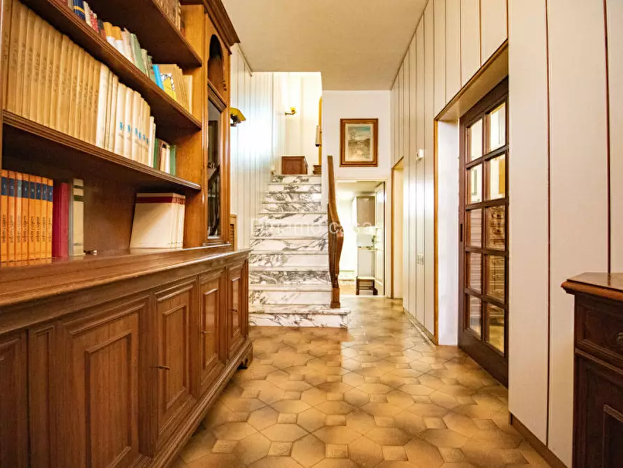 Immagine 1 di Casa indipendente in vendita  a Prato