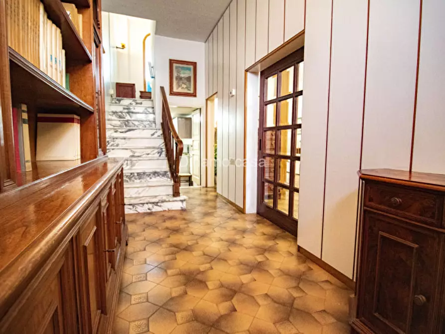 Immagine 2 di Casa indipendente in vendita  a Prato