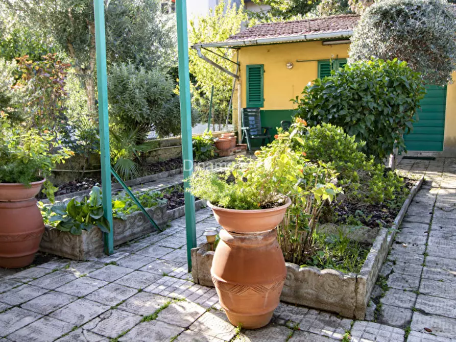 Immagine 21 di Casa indipendente in vendita  a Prato