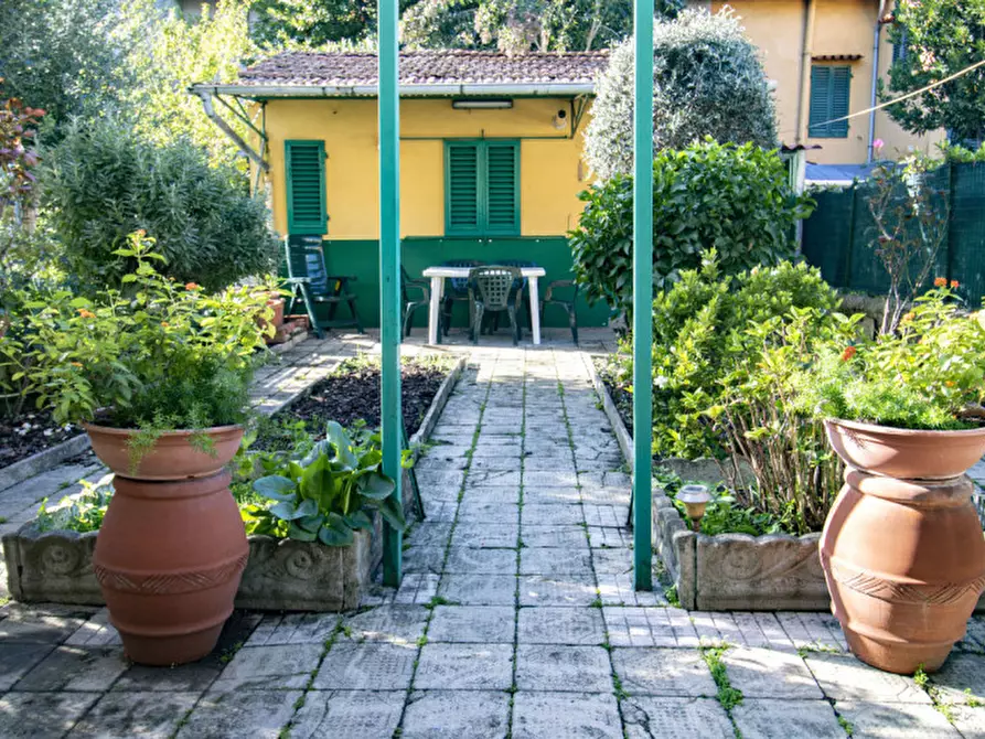 Immagine 22 di Casa indipendente in vendita  a Prato