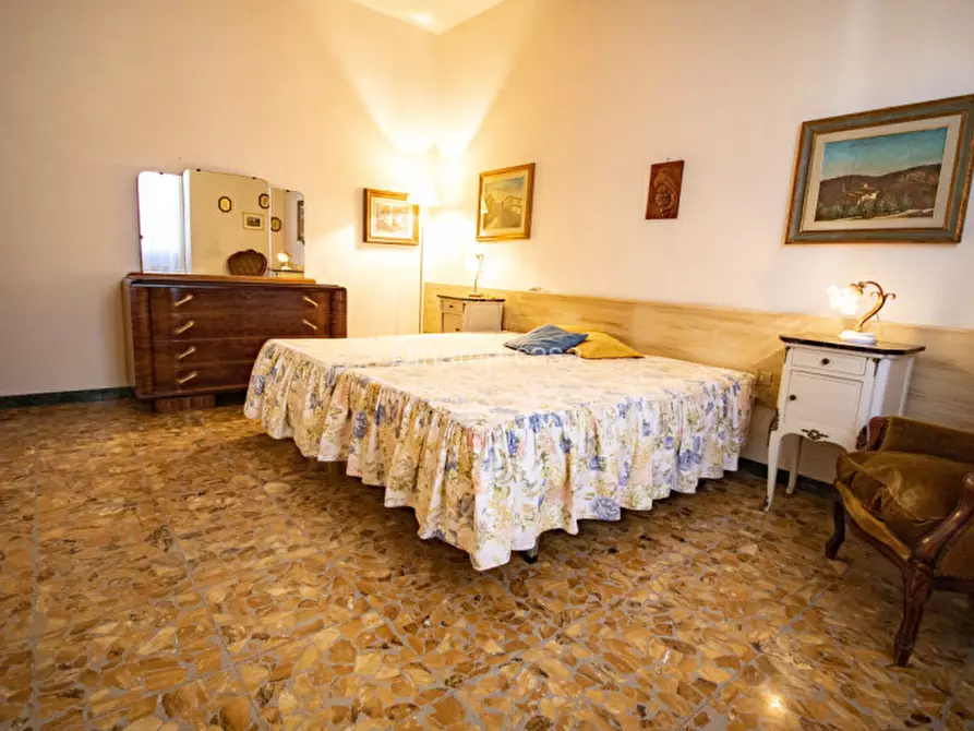 Immagine 33 di Casa indipendente in vendita  a Prato