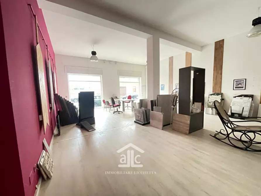 Immagine 27 di Attività commerciale in vendita  in Via Antonio Rosario Miglietta,50 a Cavallino