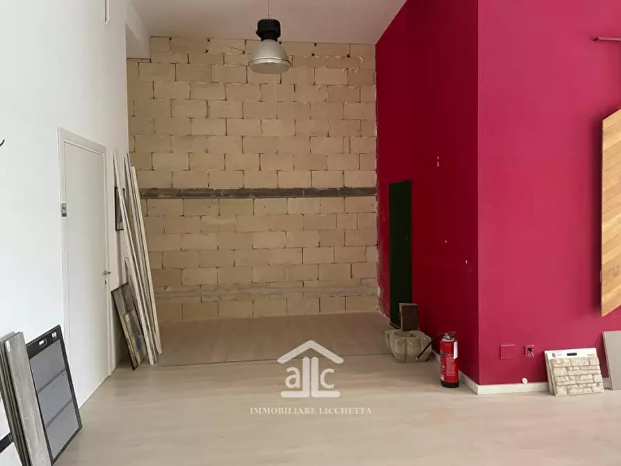 Immagine 27 di Negozio in vendita  in Via Antonio Rosario Miglietta,50 a Cavallino