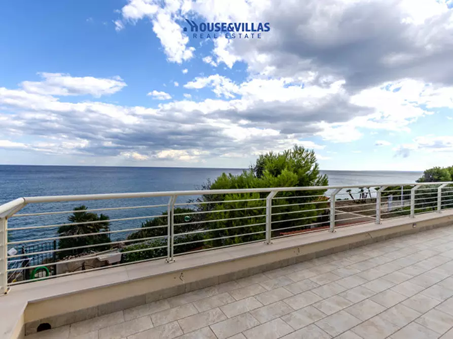 Immagine 11 di Villa in vendita  in Via Gallina a Avola