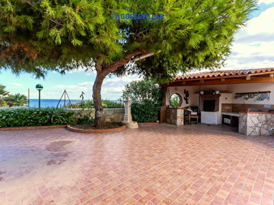 Immagine 14 di Villa in vendita  in Via Gallina a Avola