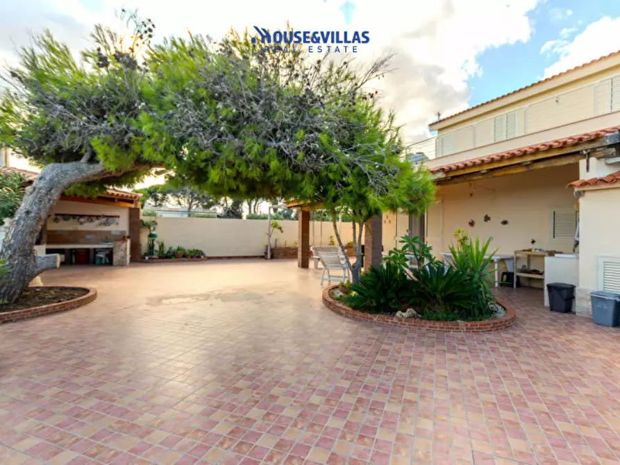 Immagine 17 di Villa in vendita  in Via Gallina a Avola