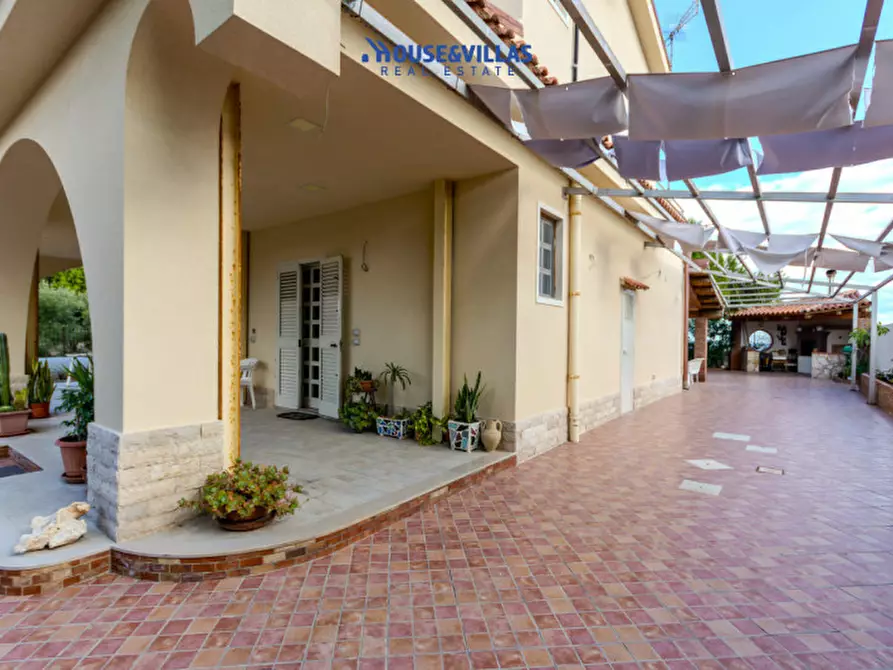 Immagine 21 di Villa in vendita  in Via Gallina a Avola