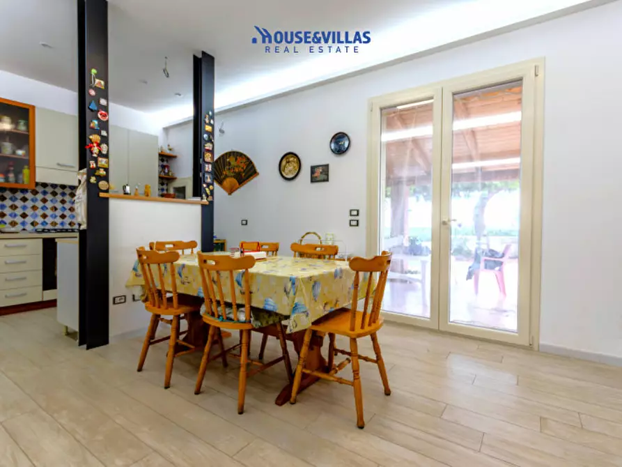 Immagine 31 di Villa in vendita  in Via Gallina a Avola