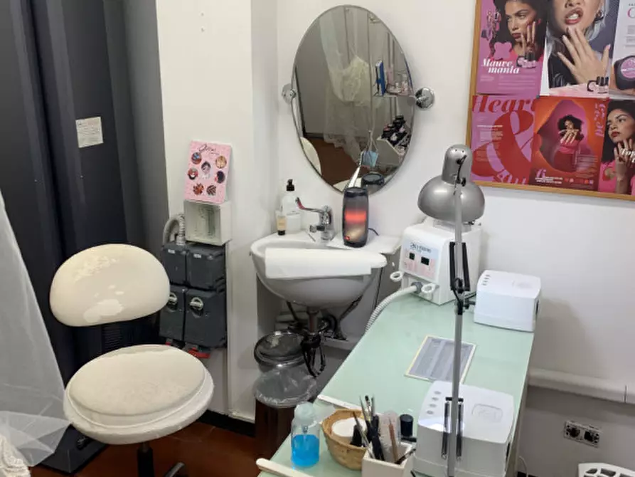 Immagine 3 di Attività commerciale in vendita  in VIALE DON MINZONI a Firenze