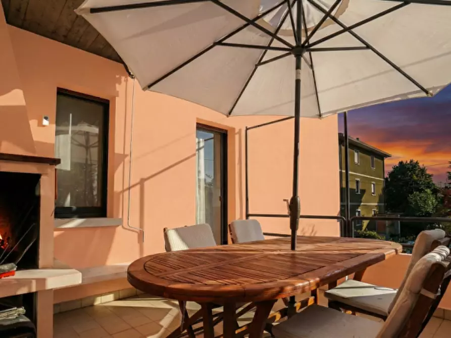 Immagine 3 di Villa in vendita  a Verona