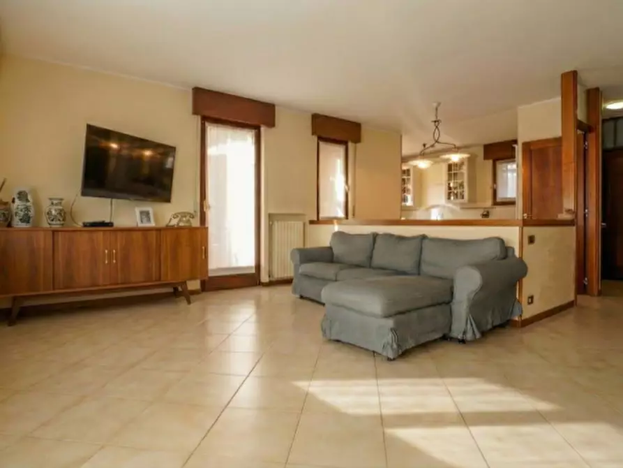 Immagine 4 di Villa in vendita  a Verona