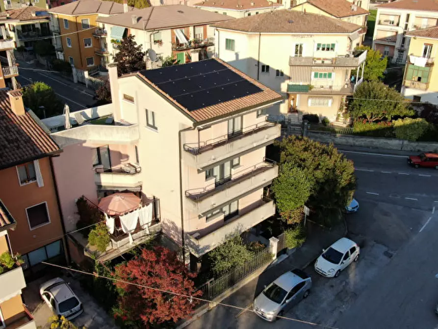 Immagine 4 di Villa in vendita  a Verona