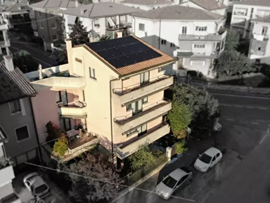 Immagine 6 di Villa in vendita  a Verona