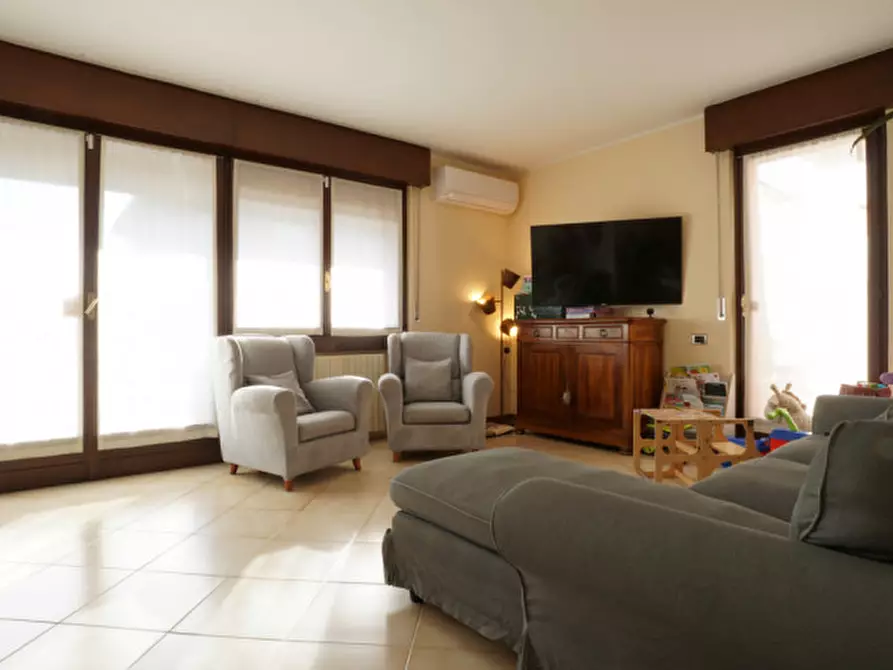 Immagine 14 di Villa in vendita  a Verona