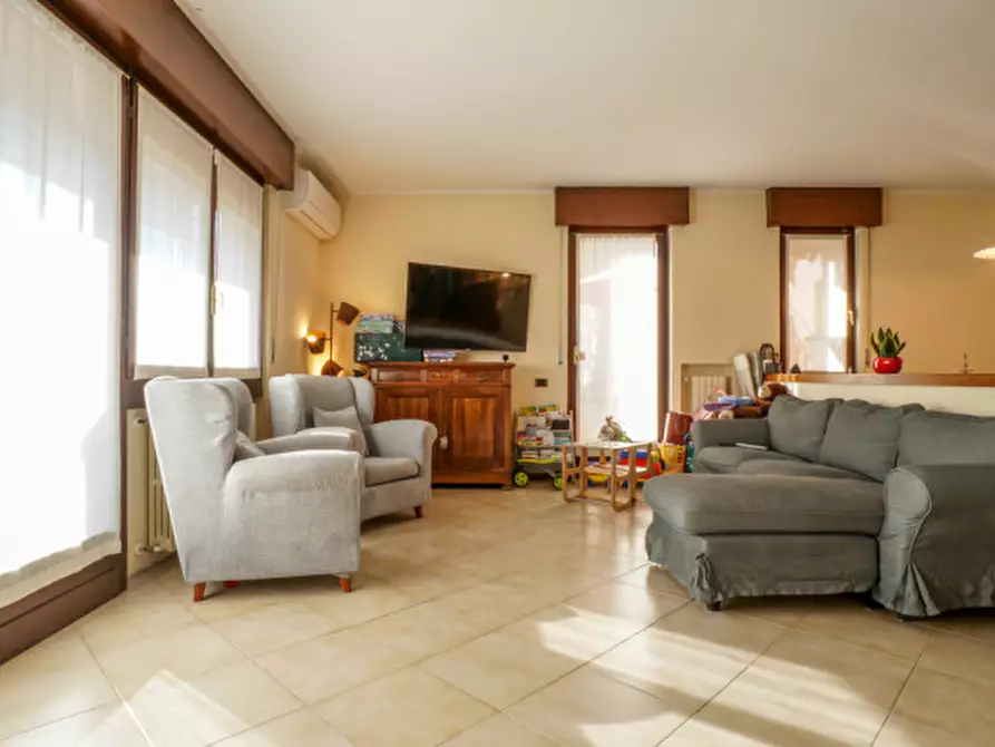 Immagine 15 di Villa in vendita  a Verona